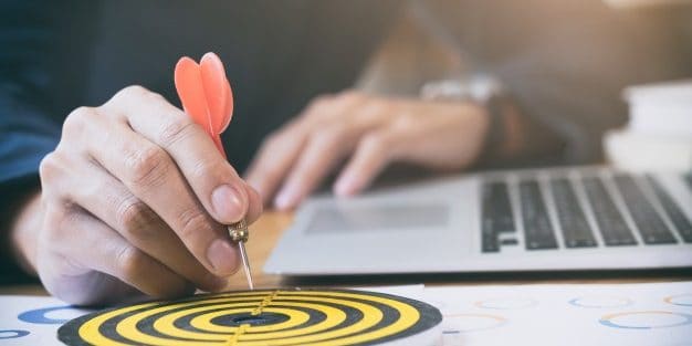 <a href="https://de.freepik.com/fotos-vektoren-kostenlos/hintergrund">Hintergrund bilder durch Ijeab – Freepik.com entwickelt</a> Knack die Nuss